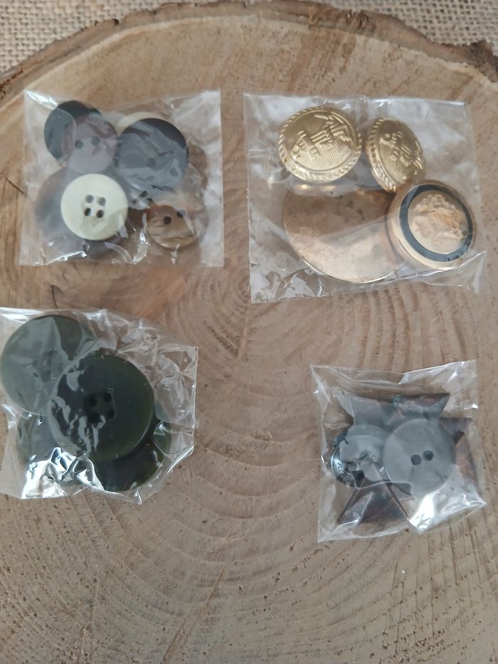 Lot de 4 sachets de boutons