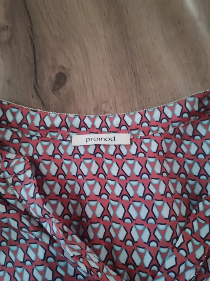 Blouse Promod rouge Taille M. L'élégance bohème à petit prix ! - photo numéro 3