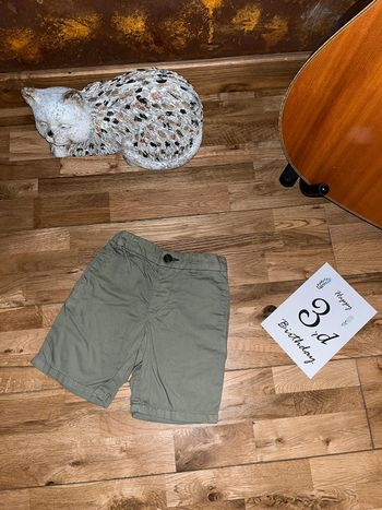 Short kaki tres Bon état 2-3 ans H&M