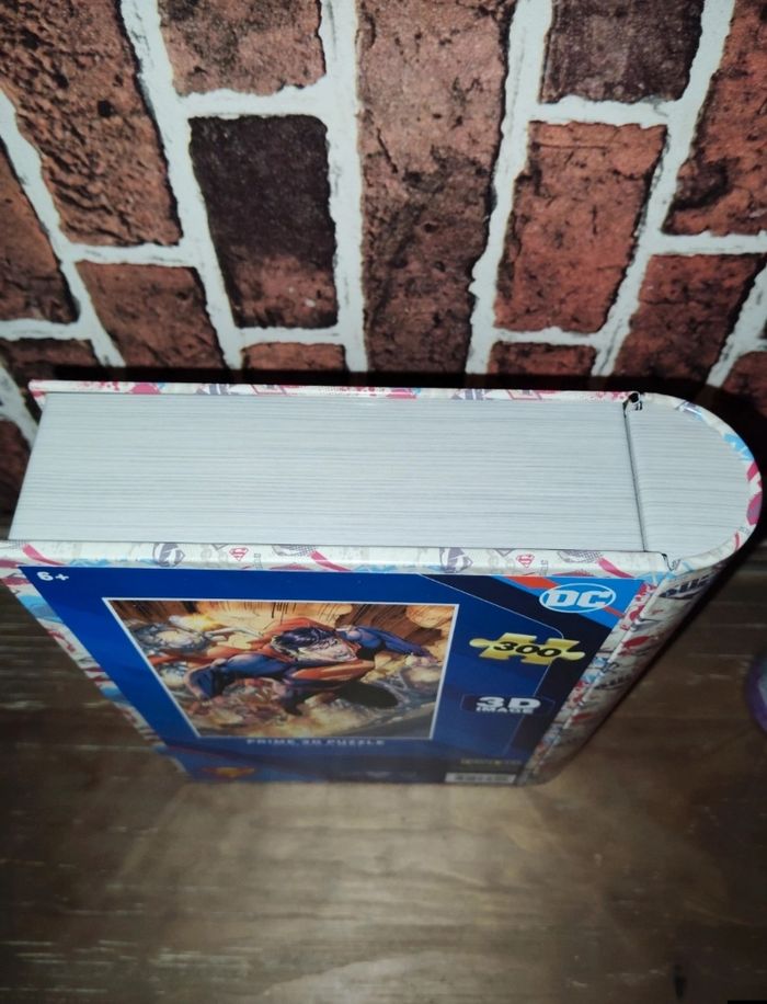 Coffret livre métal avec puzzle Superman 3D 300 pièces - photo numéro 3