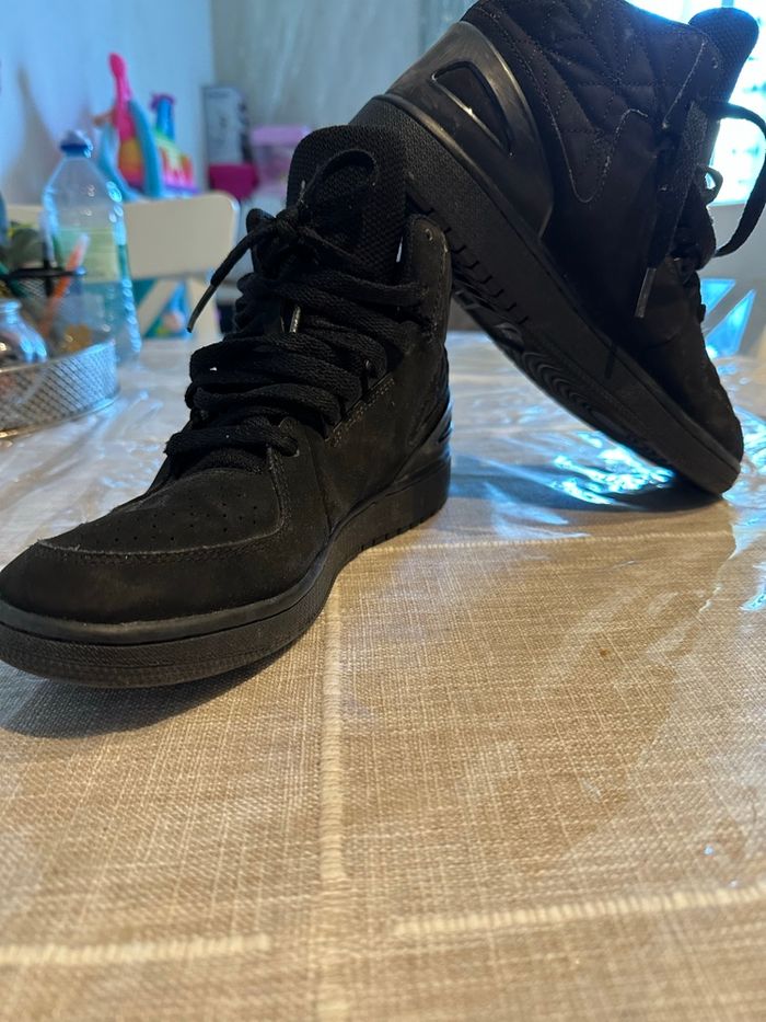 Baskets Nike Air Jordan noires pointure 38.5 – authentiques - photo numéro 5