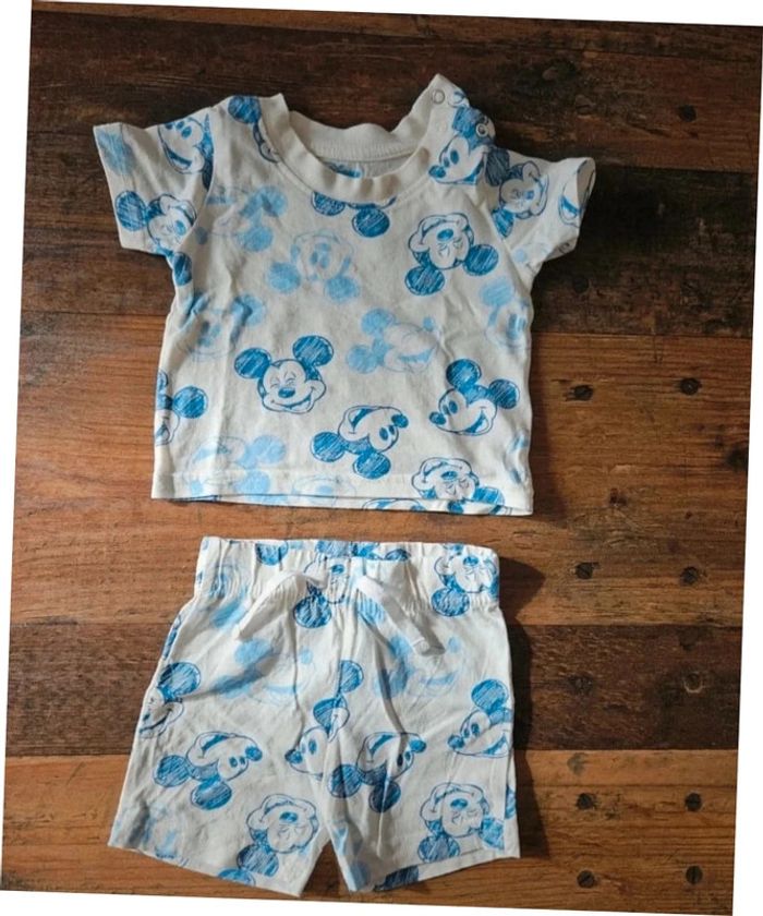 Ensemble Mickey t-shirt et short 3 mois