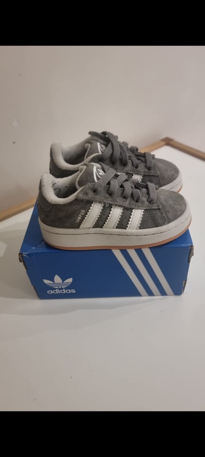 Basket adidas modèle campus taille 24 - photo numéro 3