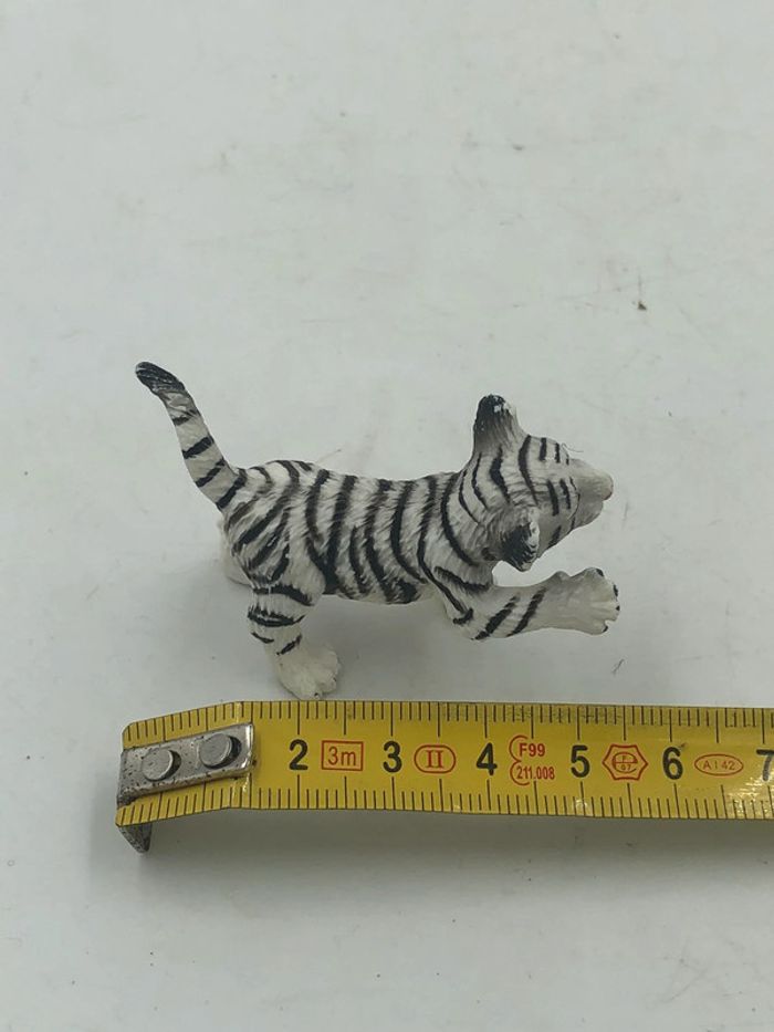 Figurine bébé tigre blanc Bullyland 5 cm - photo numéro 6