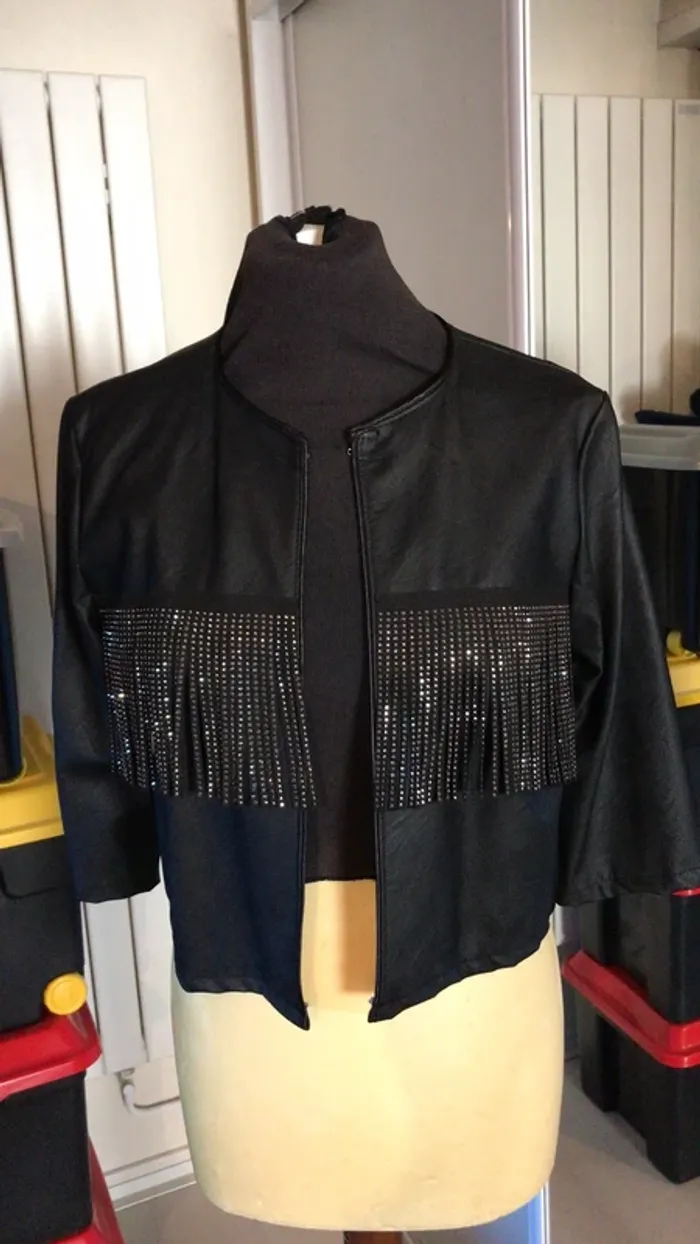 Boléro imitation cuir franges strass - photo numéro 2