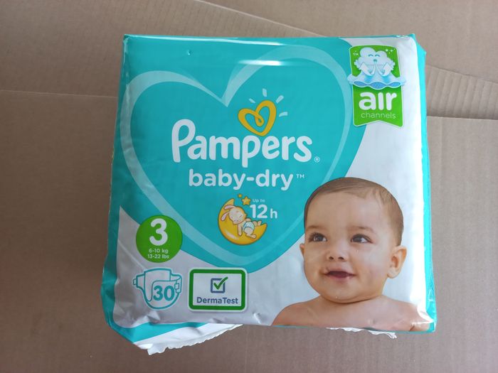 Couches pampers baby dry taille 3
