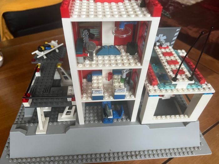 Lego hôpital city 7892 - photo numéro 9