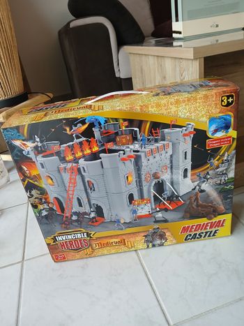 Château fort médiéval et dragon - 50 accessoires