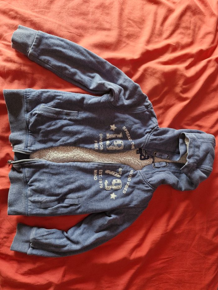 Superbe veste zippée, fourrée, a capuche - photo numéro 2