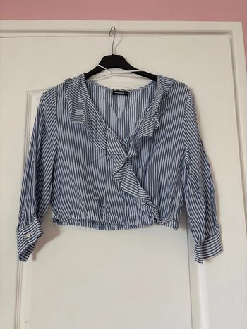 Haut court à volants