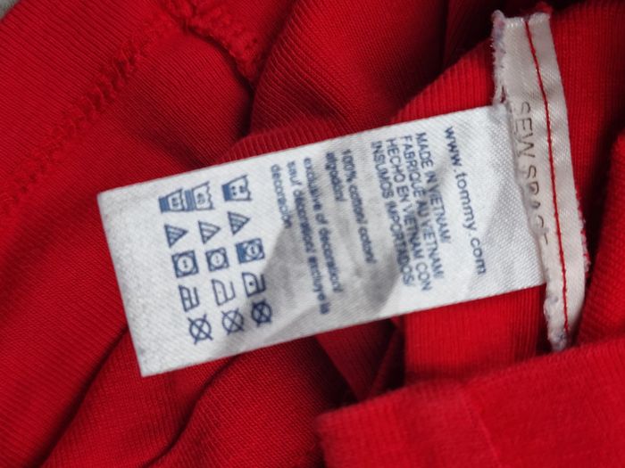 T-shirt Tommy Hilfiger rouge avec col fendu – Taille S Femme - photo numéro 8