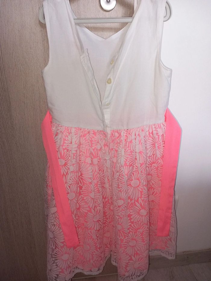 Très Jolie robe rose fluo et blanche 8ans - photo numéro 2