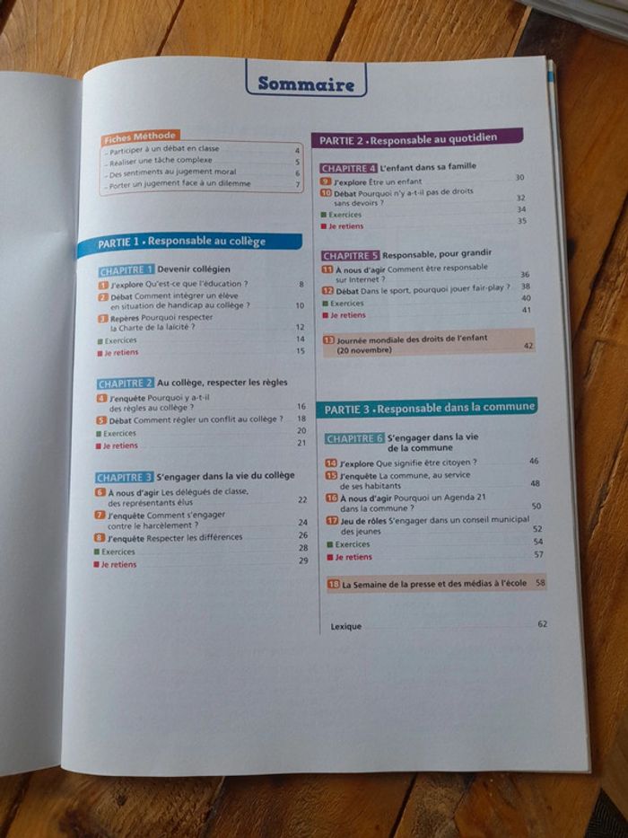 Cahier/ manuel emc 6e version corrigée - photo numéro 2