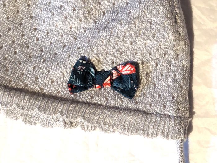 Bonnet Gris Minis Trous Flot Ruban Vert Attache Ficelles Vêtement Accessoire Petits Enfants Bébés - photo numéro 2