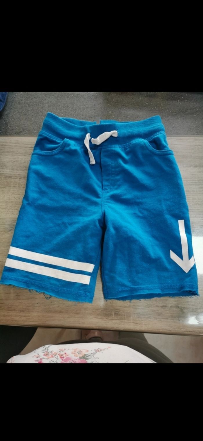 Short bleu