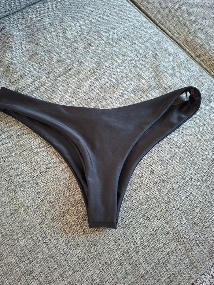 Bas de maillot tanga très échancré - photo numéro 2