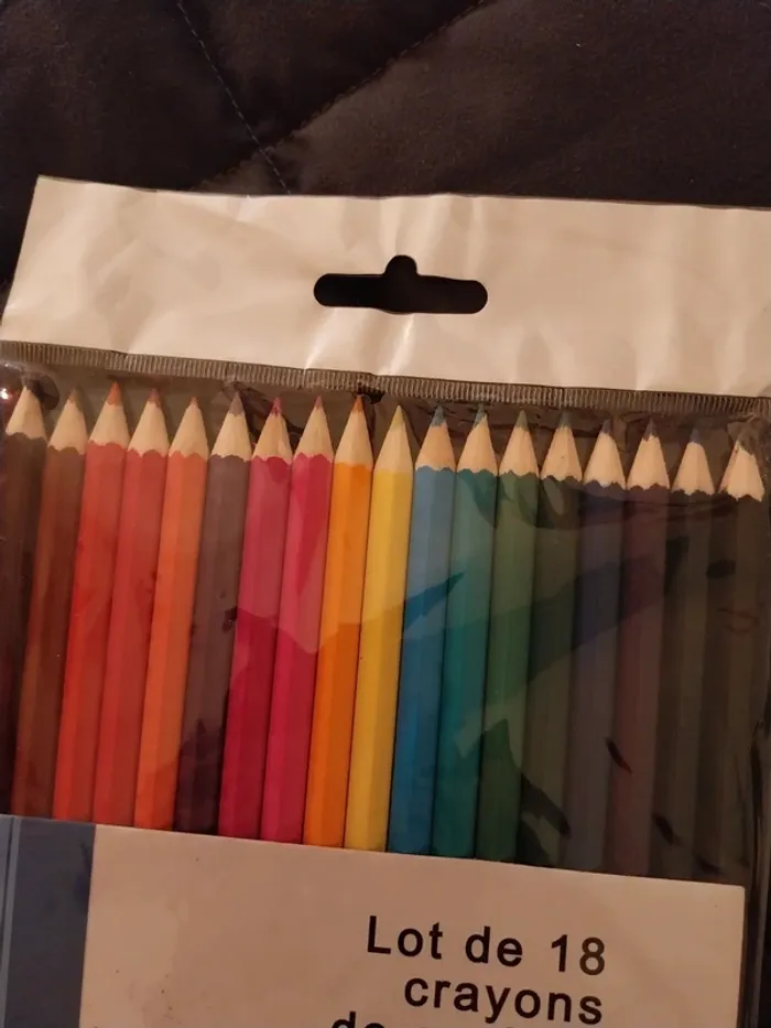 Lot 18 crayons couleur - photo numéro 3