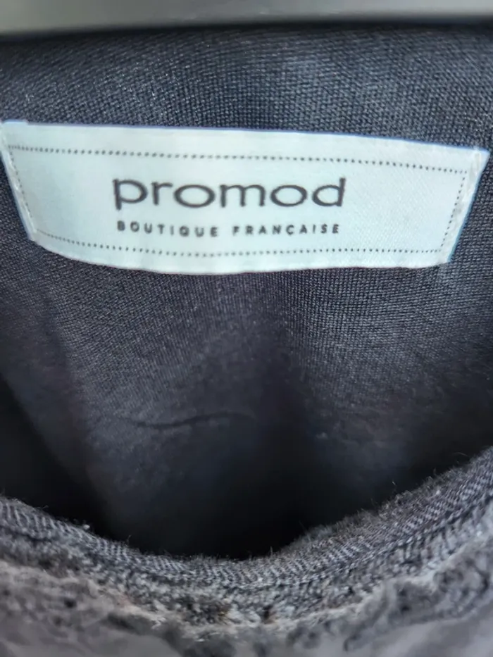 Robe noire élégante Promod – Taille M – Dentelle au col – État correct - photo numéro 4