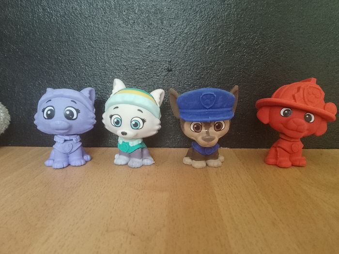 Figurines